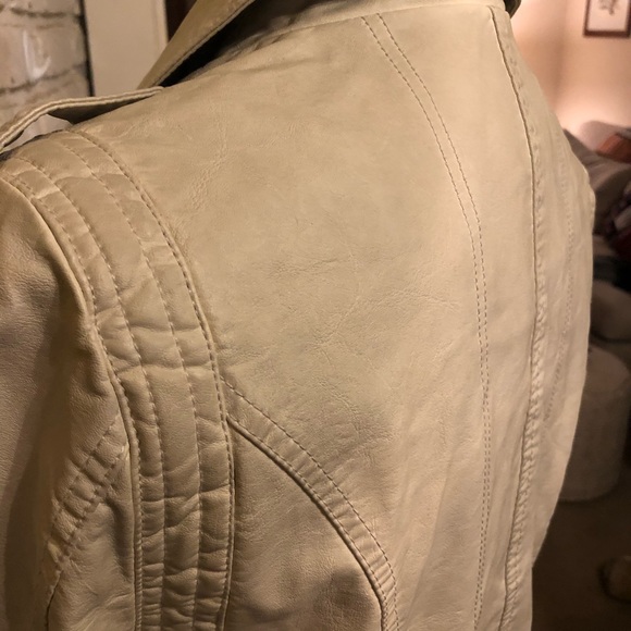 3 for $25 CREAM LEATHER JACKET Size large - Picture 4 of 8